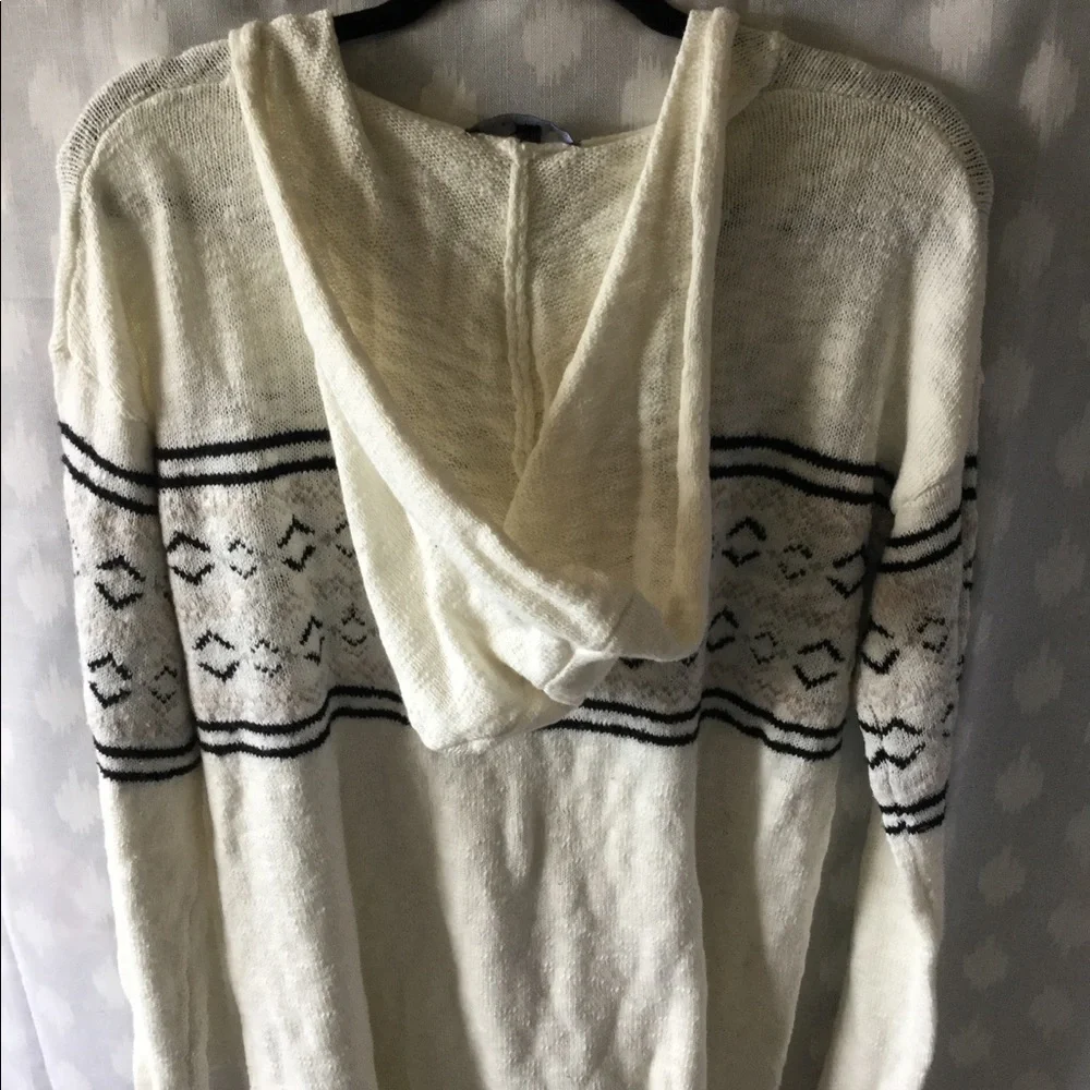 EMBROIDERED HOODED PULLOVER SWEATER